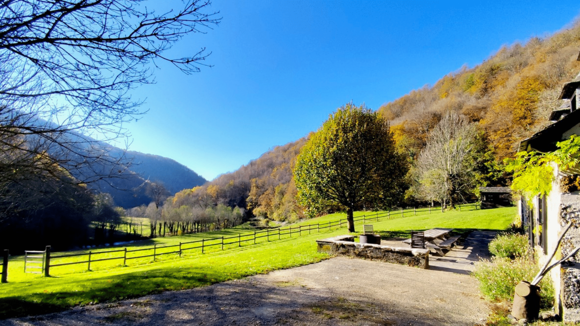 vue depuis gîtes Estradié Aveyron